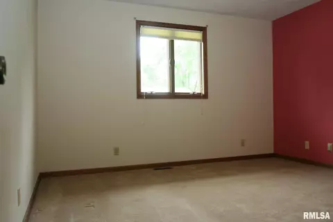 415 S Maple Ave, Minier, IL 61759 photo 11