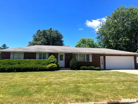 415 S Maple Ave, Minier, IL 61759