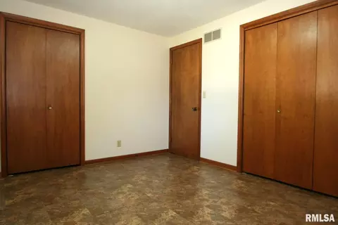 415 S Maple Ave, Minier, IL 61759 photo 7
