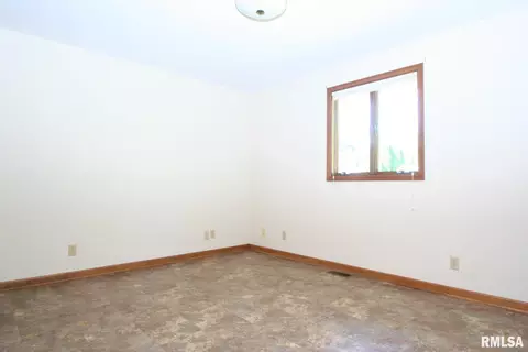 415 S Maple Ave, Minier, IL 61759 photo 9