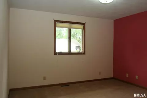 415 S Maple Ave, Minier, IL 61759 photo 10
