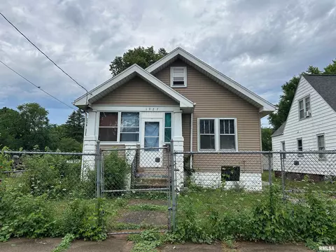1927 W Millman St, Peoria, IL 61605