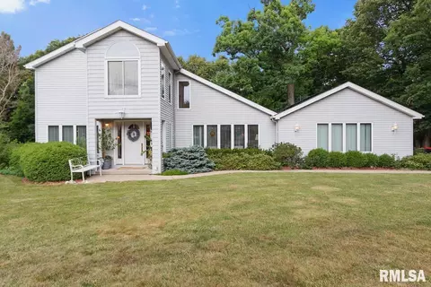 10215 N North Forest Trl, Peoria, IL 61615