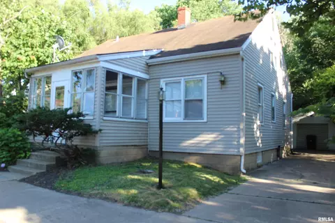 828 W Armstrong Ave, Peoria, IL 61606