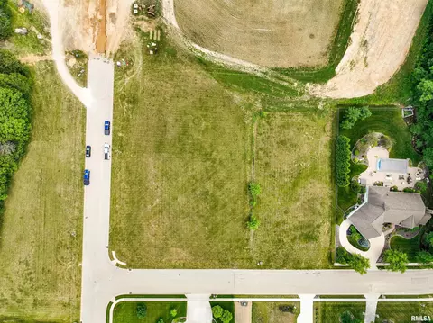 30 Timber Wolf Dr, Morton, IL 61550