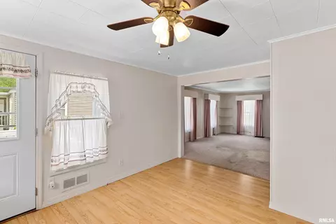 Living - 610 E Pasadena Ave, Peoria, IL 61603 photo 4 of 4