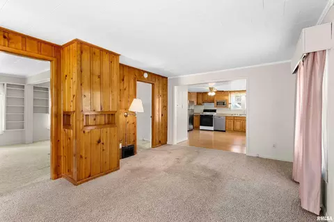 Living - 610 E Pasadena Ave, Peoria, IL 61603 photo 2 of 4