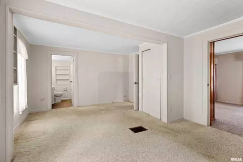 Bedroom - 610 E Pasadena Ave, Peoria, IL 61603 photo 3 of 4