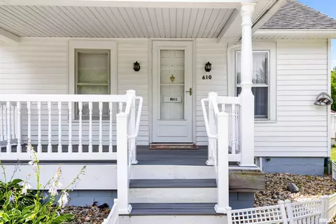 Exterior - 610 E Pasadena Ave, Peoria, IL 61603 photo 1 of 3