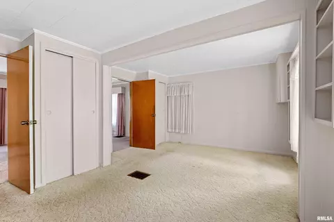 Bedroom - 610 E Pasadena Ave, Peoria, IL 61603 photo 2 of 4