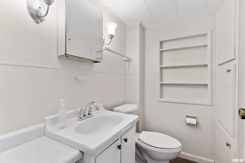 Bath - 610 E Pasadena Ave, Peoria, IL 61603 photo 1 of 1