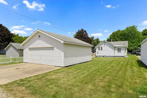 Exterior - 610 E Pasadena Ave, Peoria, IL 61603 photo 3 of 3
