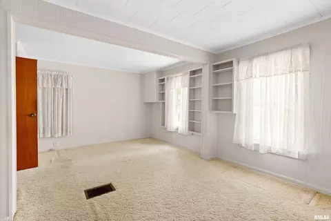 Bedroom - 610 E Pasadena Ave, Peoria, IL 61603 photo 1 of 4