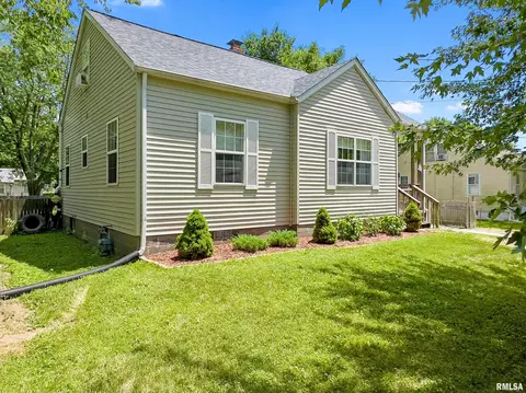 210 Albert St, Washington, IL 61571 photo 2