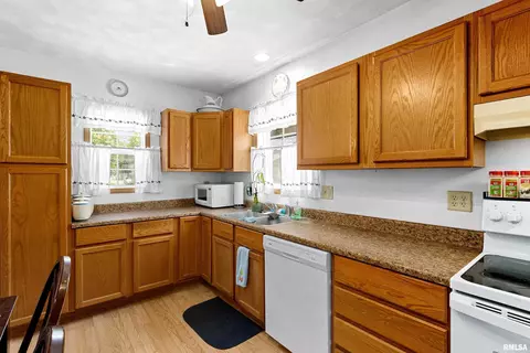 210 Albert St, Washington, IL 61571 photo 9