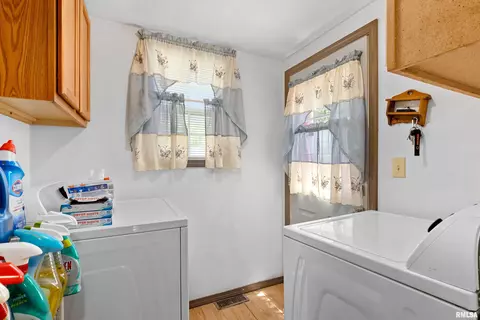 210 Albert St, Washington, IL 61571 photo 12