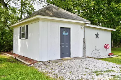 Exterior - 2060 W Adams Rd, Macomb, IL 61455 photo 5 of 9