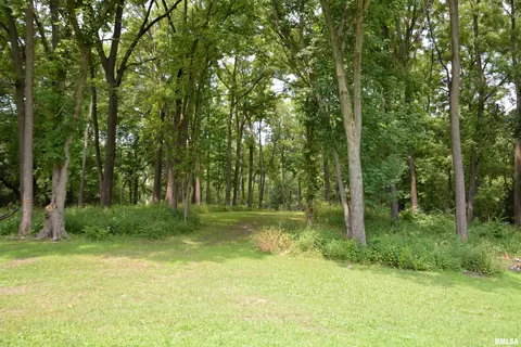 Exterior - 2060 W Adams Rd, Macomb, IL 61455 photo 7 of 9