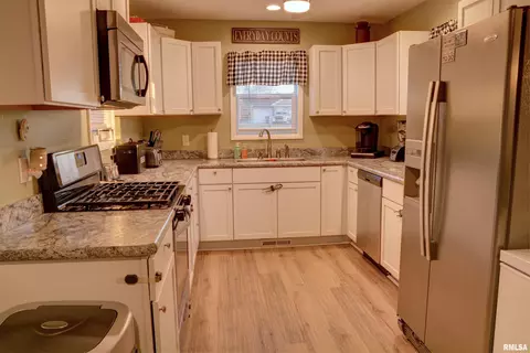 Kitchen - 2060 W Adams Rd, Macomb, IL 61455 photo 1 of 1