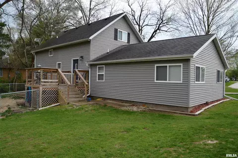 Exterior - 2060 W Adams Rd, Macomb, IL 61455 photo 3 of 9