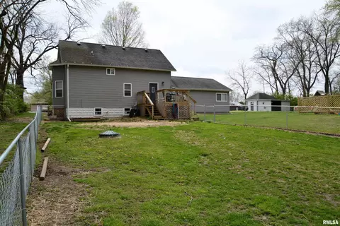 Exterior - 2060 W Adams Rd, Macomb, IL 61455 photo 4 of 9