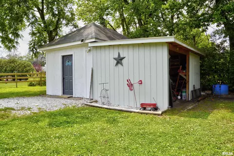 Exterior - 2060 W Adams Rd, Macomb, IL 61455 photo 6 of 9