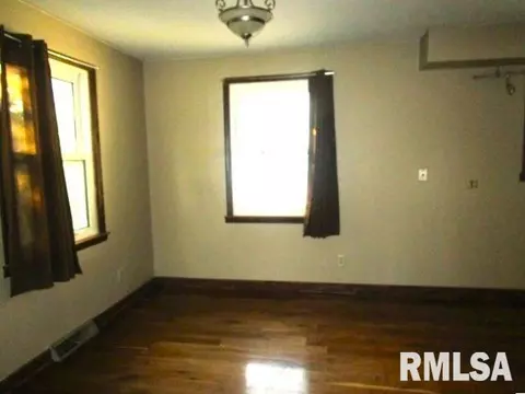 1025 E Olive St, Canton, IL 61520 photo 14