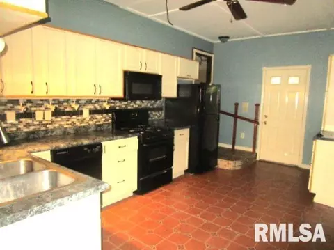 1025 E Olive St, Canton, IL 61520 photo 10