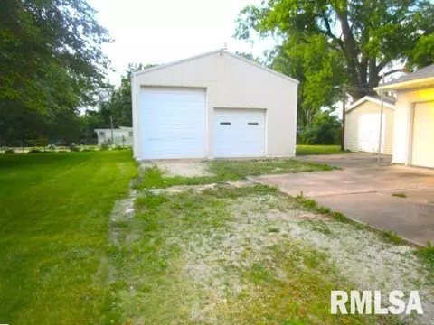 1025 E Olive St, Canton, IL 61520 photo 3