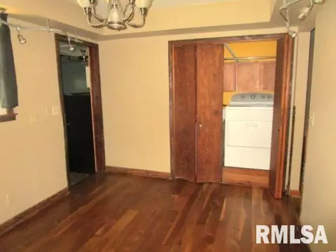 1025 E Olive St, Canton, IL 61520 photo 8