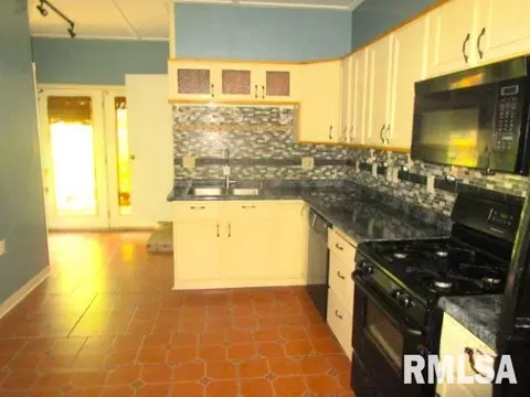 1025 E Olive St, Canton, IL 61520 photo 12