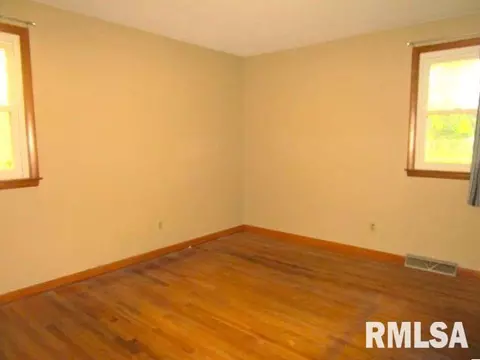 1025 E Olive St, Canton, IL 61520 photo 13