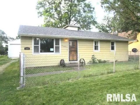 1025 E Olive St, Canton, IL 61520