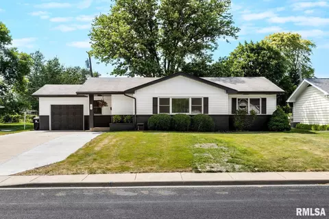701 Westgate Rd, Washington, IL 61571