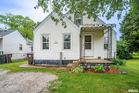 417 Zessin St, Creve Coeur, IL 61610