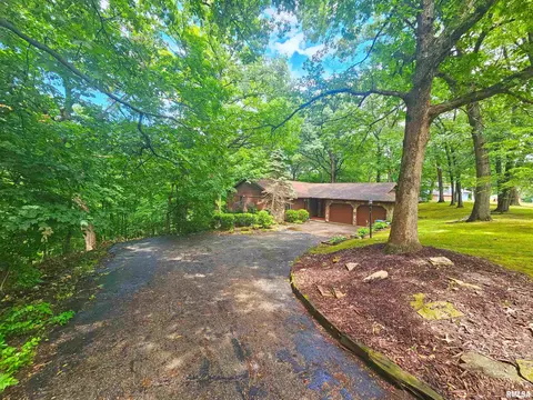 1200 Olde Farm Rd, East Peoria, IL 61611