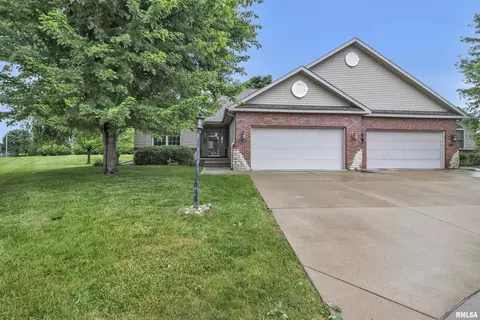 2503 W Stonehenge Ct, Peoria, IL 61615
