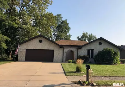 2106 Highwood Ave, Pekin, IL 61554