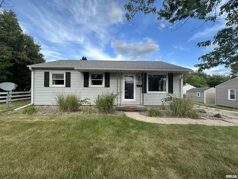 815 S Madison St, Macomb, IL 61455