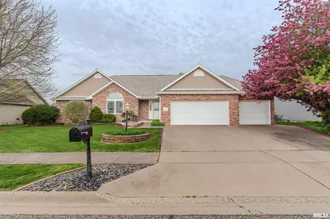 1723 Deerfield Dr, Morton, IL 61550