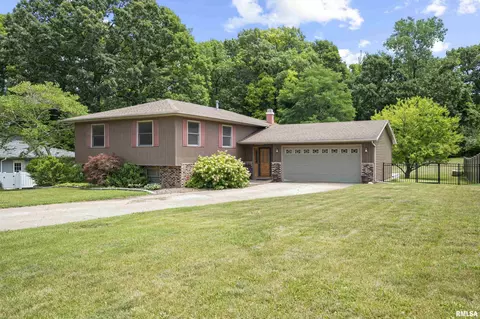 1038 N Country Ln, Peoria, IL 61604