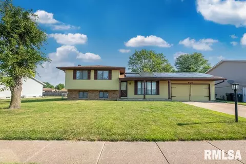 506 James Pkwy, Washington, IL 61571