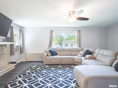207 Monroe St, Washington, IL 61571 photo 16
