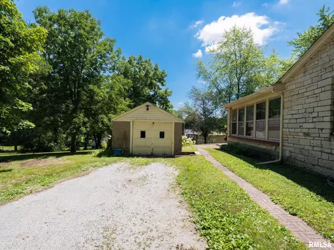 207 Monroe St, Washington, IL 61571 photo 7