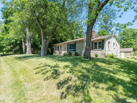 207 Monroe St, Washington, IL 61571 photo 3