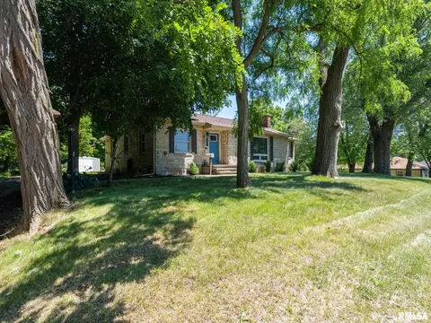 207 Monroe St, Washington, IL 61571 photo 2