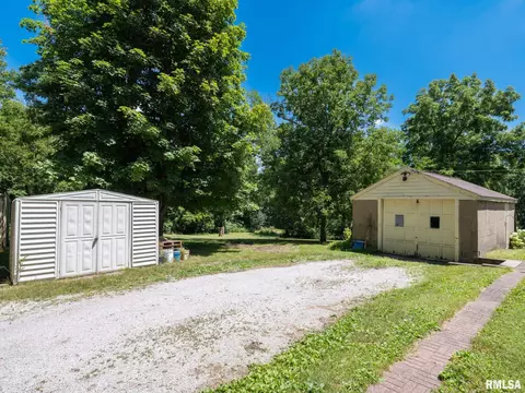 207 Monroe St, Washington, IL 61571 photo 6