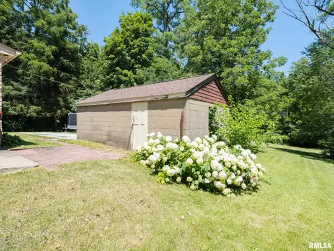 207 Monroe St, Washington, IL 61571 photo 4