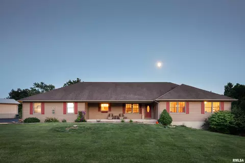 1702 W Singing Woods Rd, Edelstein, IL 61526