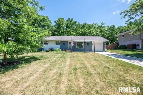 6142 N Hamilton Rd, Peoria, IL 61614
